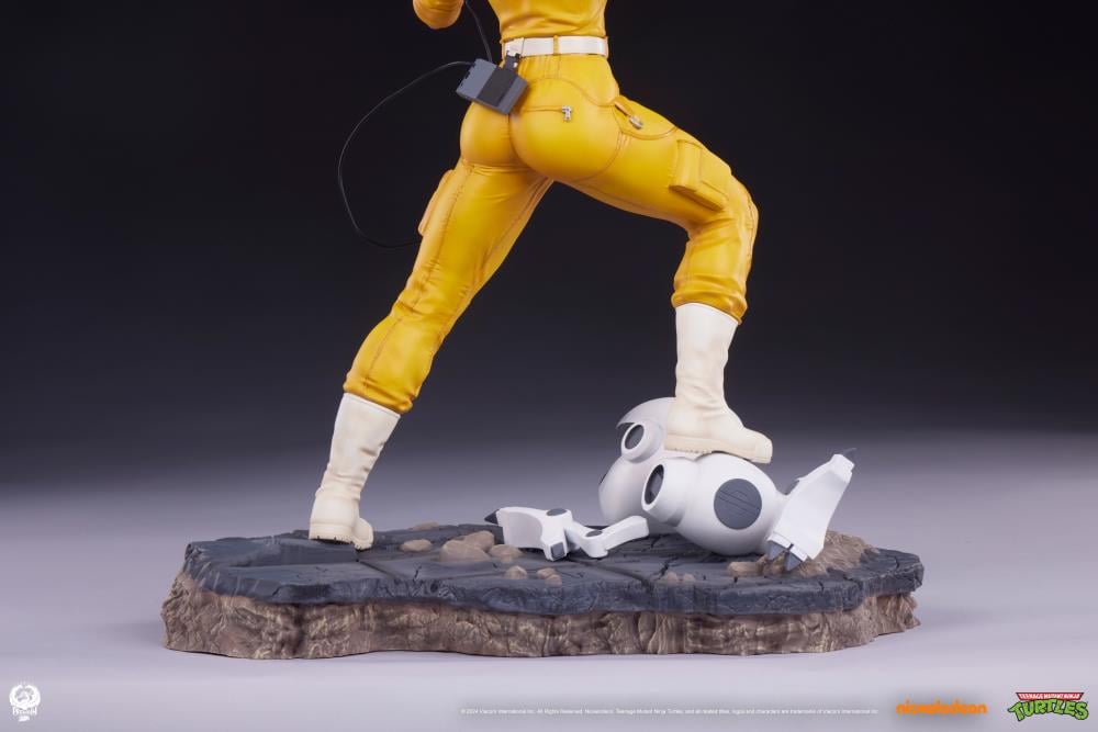 Teenage Mutant Ninja Turtles Premier Series April O'Neil 1/4 Scale Statue Gallery Image 28