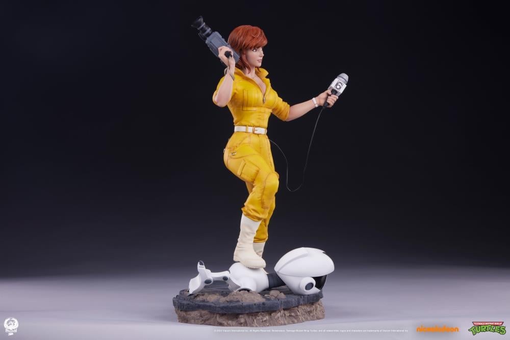 Teenage Mutant Ninja Turtles Premier Series April O'Neil 1/4 Scale Statue Gallery Image 15