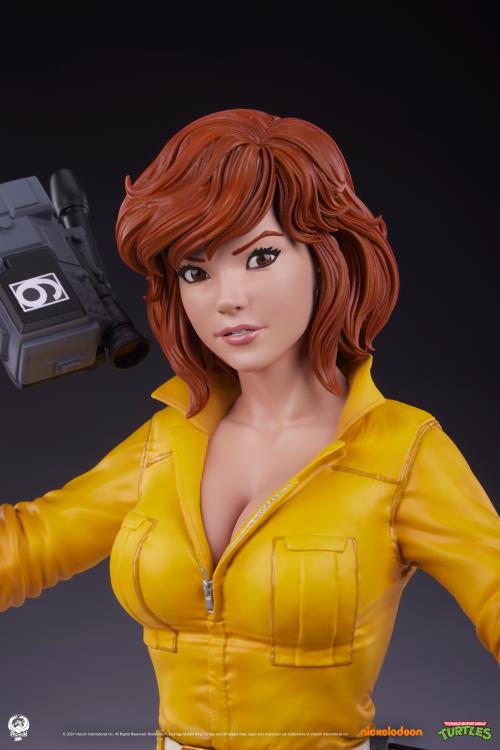 Teenage Mutant Ninja Turtles Premier Series April O'Neil 1/4 Scale Statue Gallery Image 18