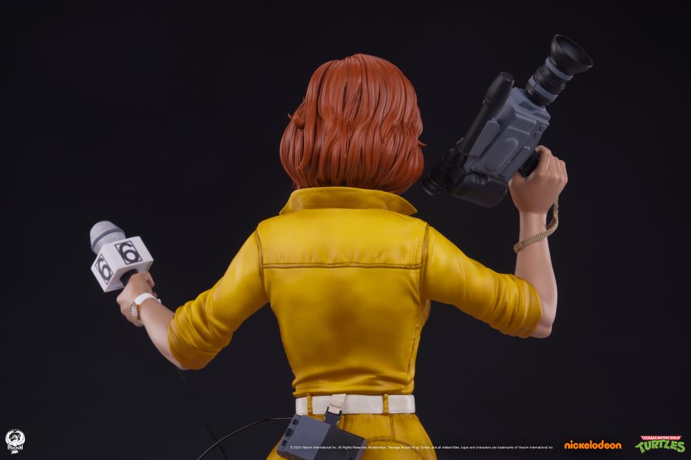 Teenage Mutant Ninja Turtles Premier Series April O'Neil 1/4 Scale Statue Gallery Image 23