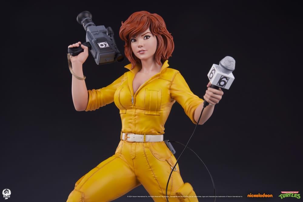 Teenage Mutant Ninja Turtles Premier Series April O'Neil 1/4 Scale Statue Gallery Image 19