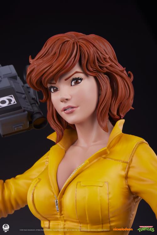 Teenage Mutant Ninja Turtles Premier Series April O'Neil 1/4 Scale Statue Gallery Image 17