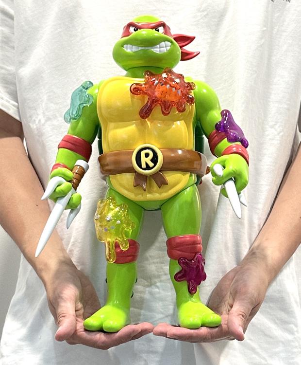 Teenage Mutant Ninja Turtles Raphael with Liquid Mutagen Figure