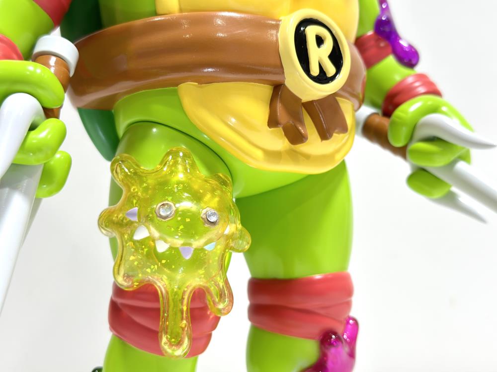 Teenage Mutant Ninja Turtles Raphael with Liquid Mutagen Figure