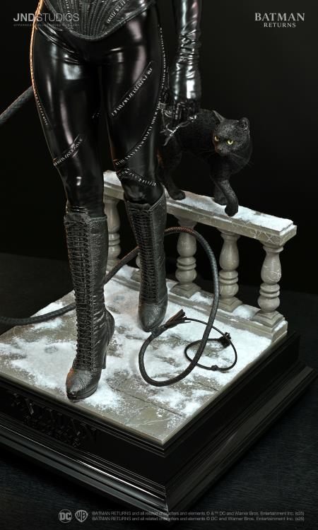 Batman Returns Catwoman 1/3 Scale Statue Gallery Image 17