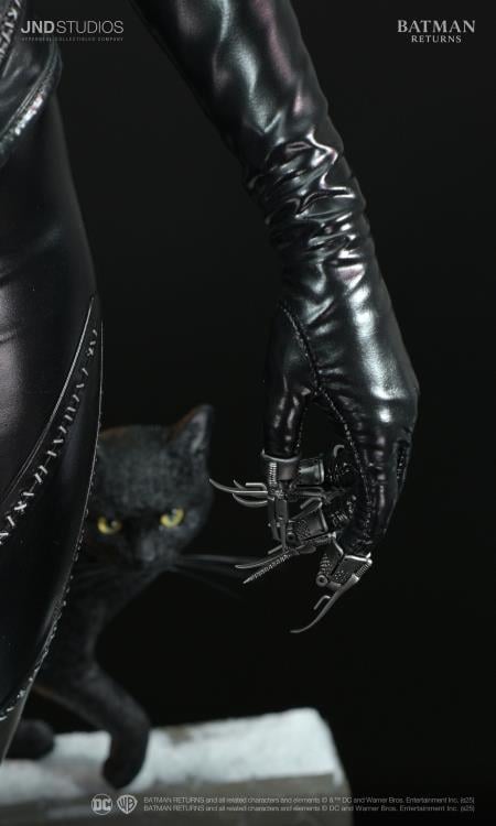 Batman Returns Catwoman 1/3 Scale Statue Gallery Image 18