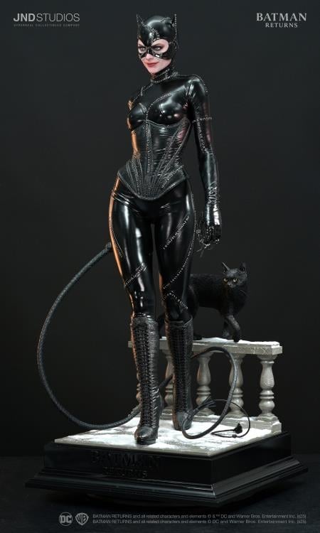 Batman Returns Catwoman 1/3 Scale Statue Gallery Image 4