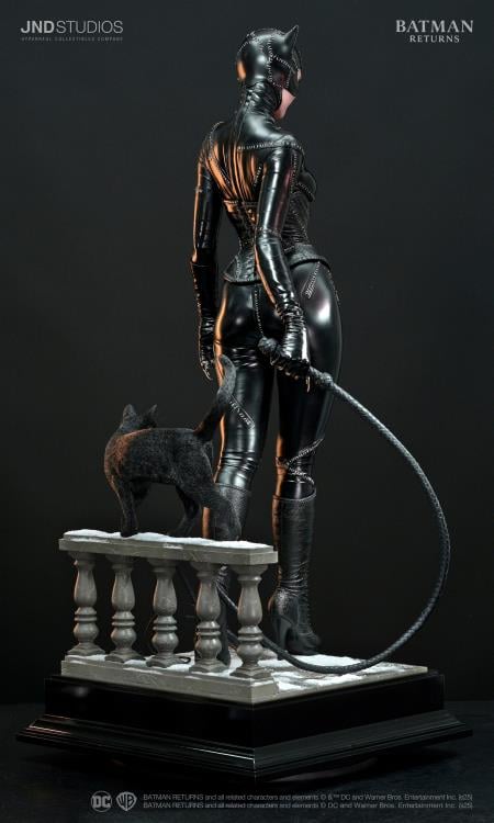 Batman Returns Catwoman 1/3 Scale Statue Gallery Image 8