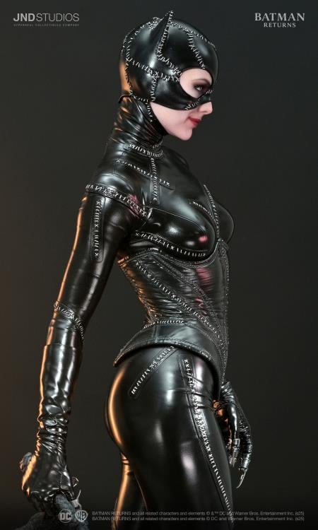 Batman Returns Catwoman 1/3 Scale Statue Gallery Image 13