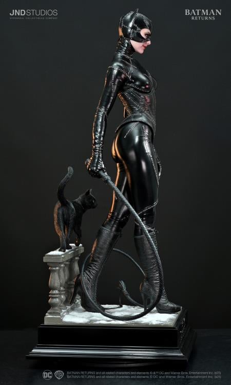 Batman Returns Catwoman 1/3 Scale Statue Gallery Image 9