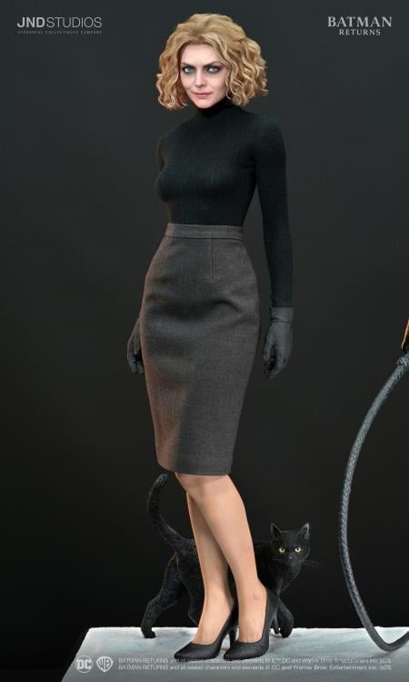 Batman Returns Catwoman (Dual Ver.) 1/3 Scale Statue Gallery Image 10