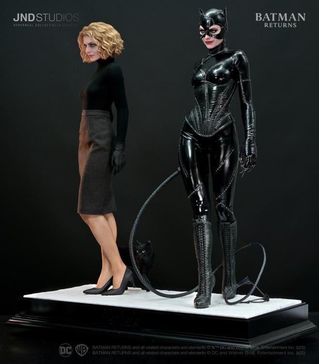 Batman Returns Catwoman (Dual Ver.) 1/3 Scale Statue Gallery Image 5