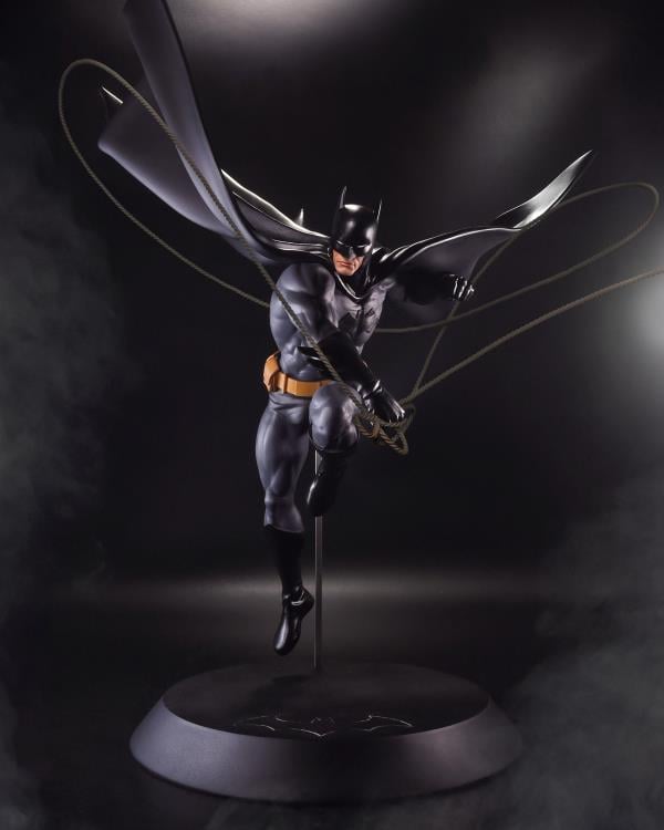 DC Comics DC Designer Series Batman 1/6 Scale Limited Edition Statue (Dan Mora) Gallery Image 12