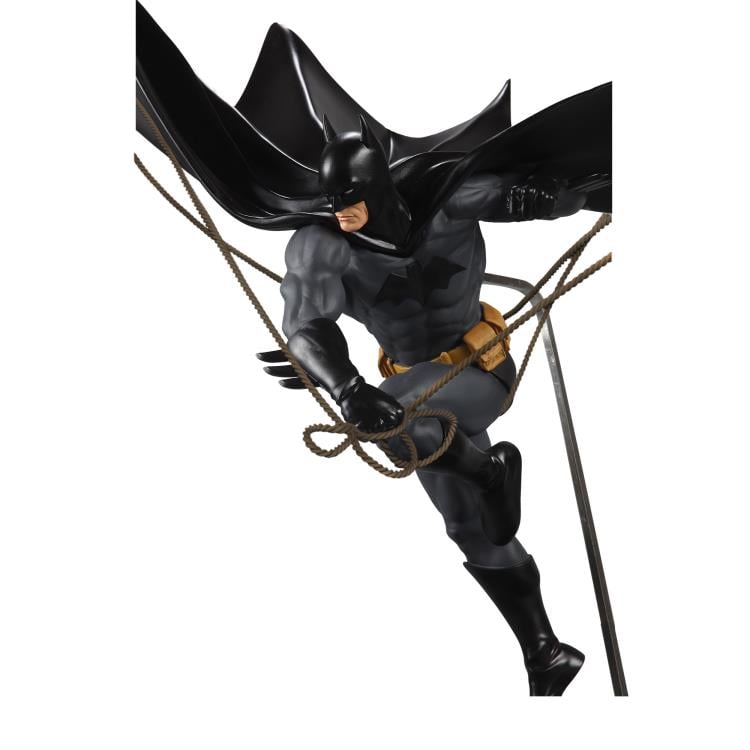 DC Comics DC Designer Series Batman 1/6 Scale Limited Edition Statue (Dan Mora) Gallery Image 10