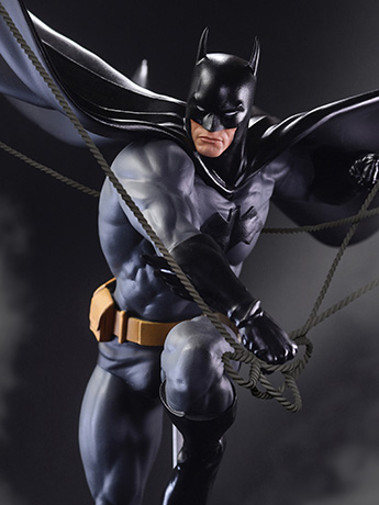 DC Comics DC Designer Series Batman 1/6 Scale Limited Edition Statue (Dan Mora) Gallery Image 2