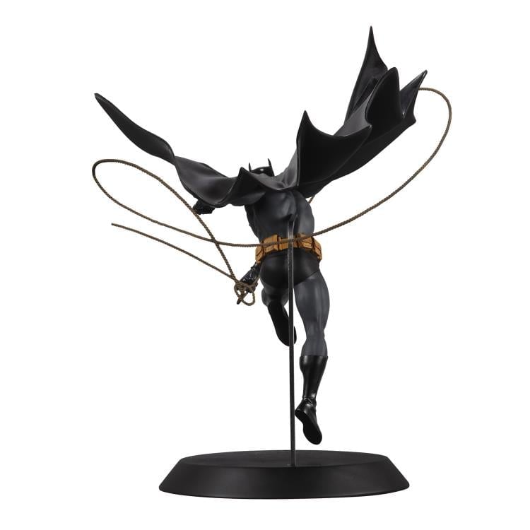 DC Comics DC Designer Series Batman 1/6 Scale Limited Edition Statue (Dan Mora) Gallery Image 5