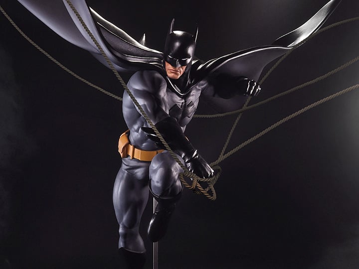 DC Comics DC Designer Series Batman 1/6 Scale Limited Edition Statue (Dan Mora) Gallery Image 1