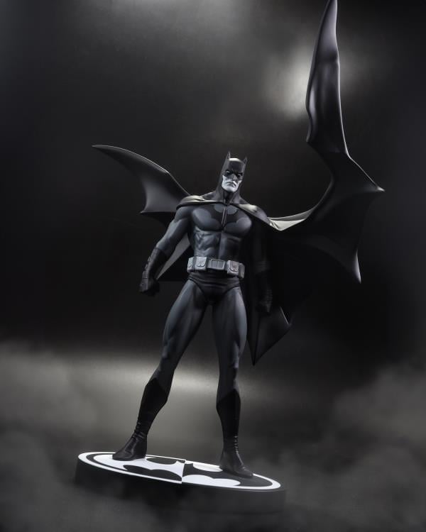 Batman Black & White Batman (Jorge Jimenez) 1/10 Scale Limited Edition Statue Gallery Image 4