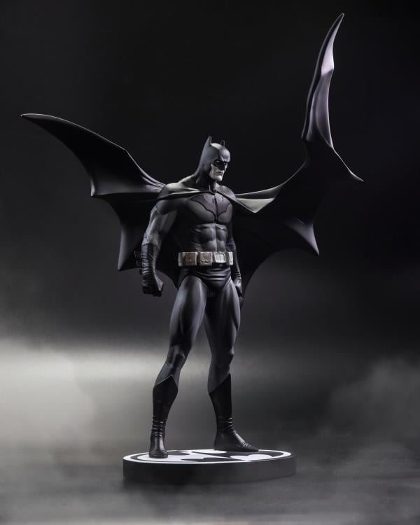 Batman Black & White Batman (Jorge Jimenez) 1/10 Scale Limited Edition Statue Gallery Image 5