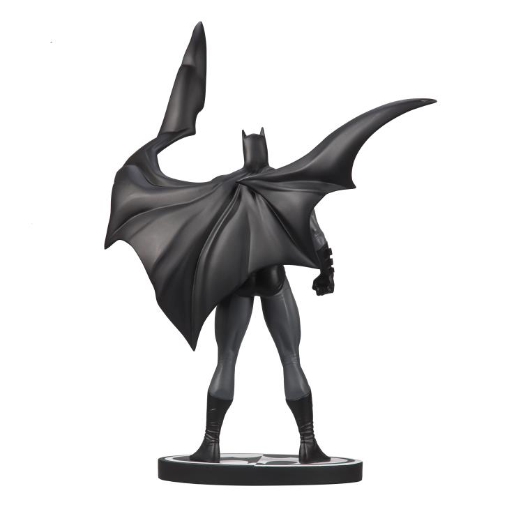 Batman Black & White Batman (Jorge Jimenez) 1/10 Scale Limited Edition Statue Gallery Image 9