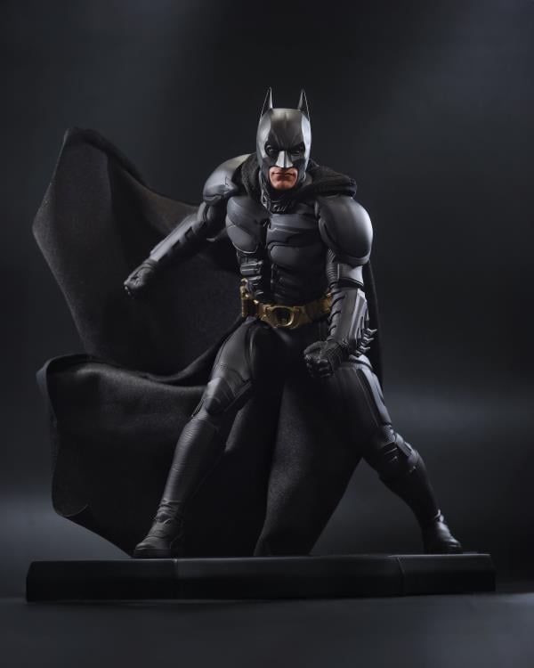 The Dark Knight DC Movie Statues Batman 1/6 Scale Limited Edition Statue Gallery Image 4