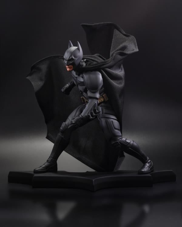 The Dark Knight DC Movie Statues Batman 1/6 Scale Limited Edition Statue Gallery Image 5