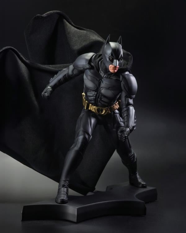 The Dark Knight DC Movie Statues Batman 1/6 Scale Limited Edition Statue Gallery Image 6