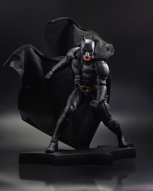 The Dark Knight DC Movie Statues Batman 1/6 Scale Limited Edition Statue Gallery Image 3