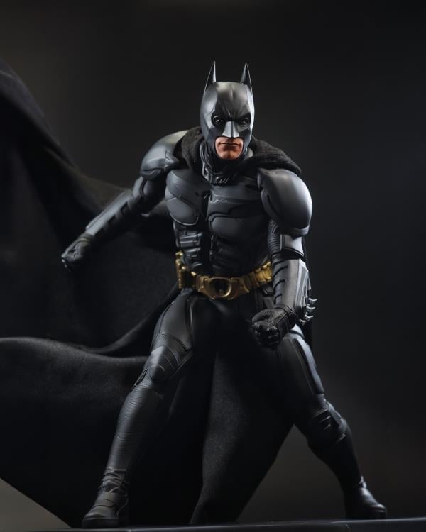 The Dark Knight DC Movie Statues Batman 1/6 Scale Limited Edition Statue Gallery Image 8
