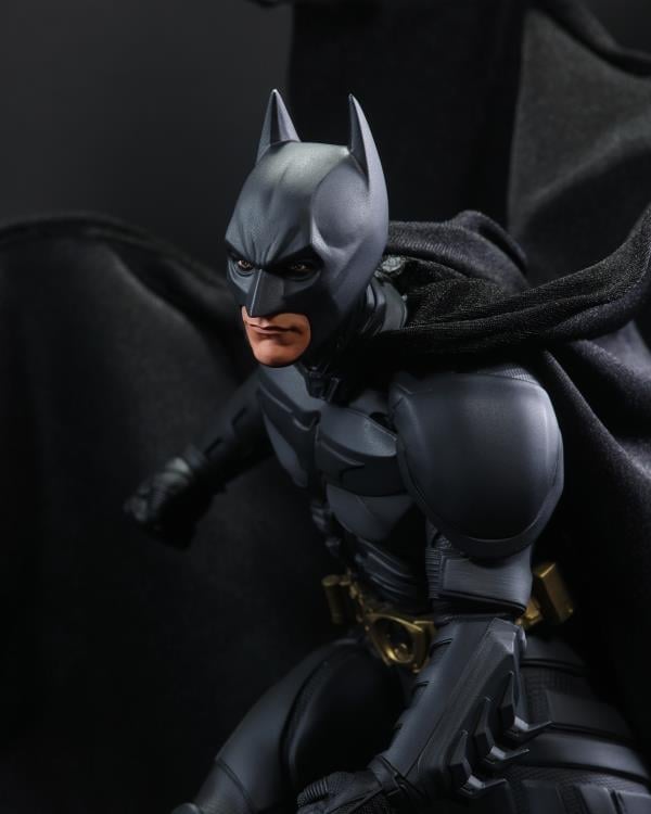 The Dark Knight DC Movie Statues Batman 1/6 Scale Limited Edition Statue Gallery Image 9
