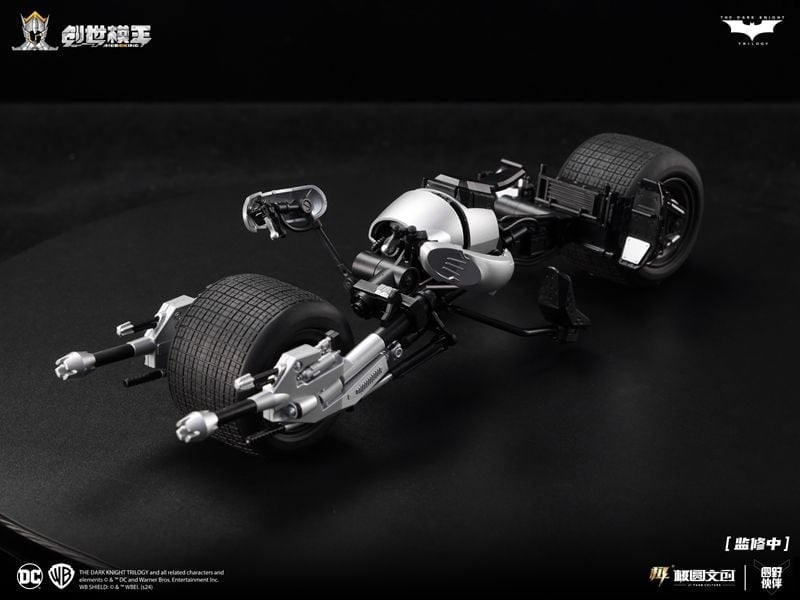 The Dark Knight Tumbler and Bat-Pod Deluxe 1/12 Scale Model Kit