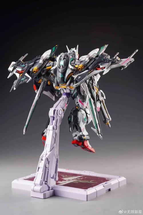 Infinity Nova Thunderbolt Manta Ray 1/100 Scale Model Kit