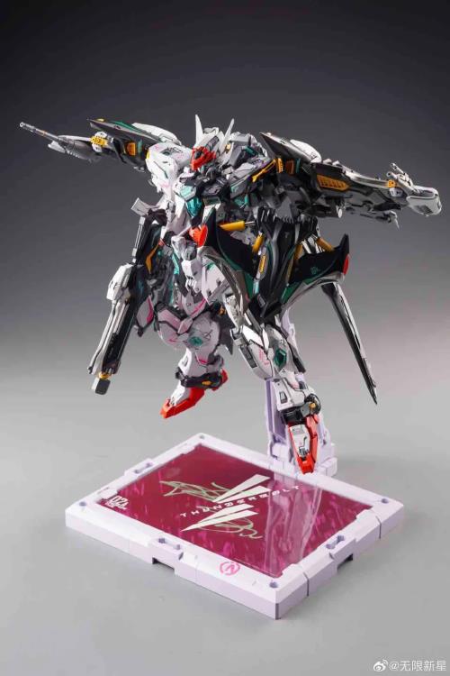 Infinity Nova Thunderbolt Manta Ray 1/100 Scale Model Kit