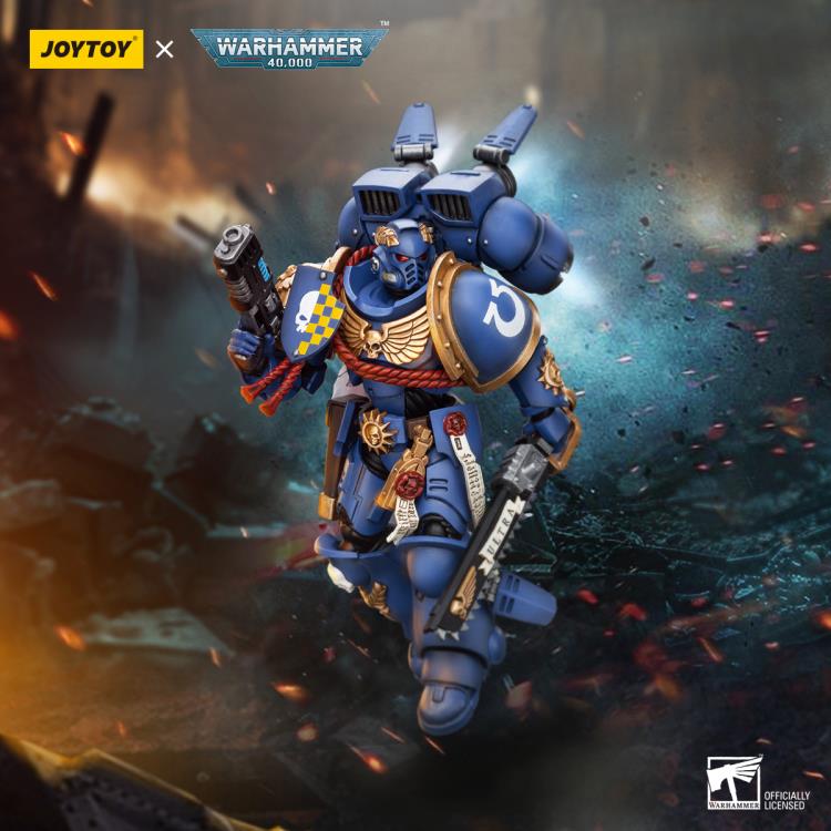 Warhammer 40K Ultramarines Captain with Jump Pack 1/18 Scale Action Figure Gallery Image 3