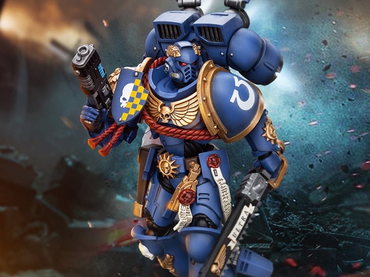 Warhammer 40K Ultramarines Captain with Jump Pack 1/18 Scale Action Figure Gallery Image 1