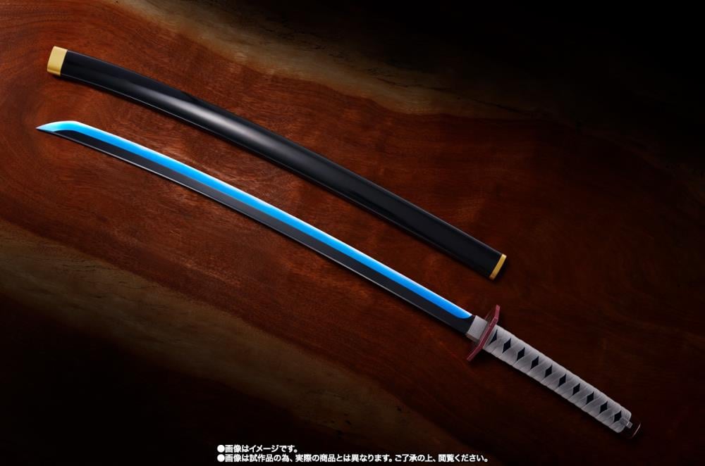 Demon Slayer: Kimetsu no Yaiba Proplica Giyu Tomioka Nichirin Sword Gallery Image 6