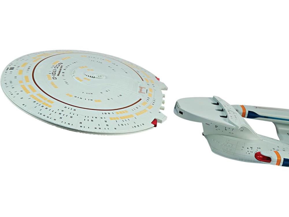 Star Trek: The Next Generation Starship Enterprise-D with Lights and Sounds Gallery Image 5