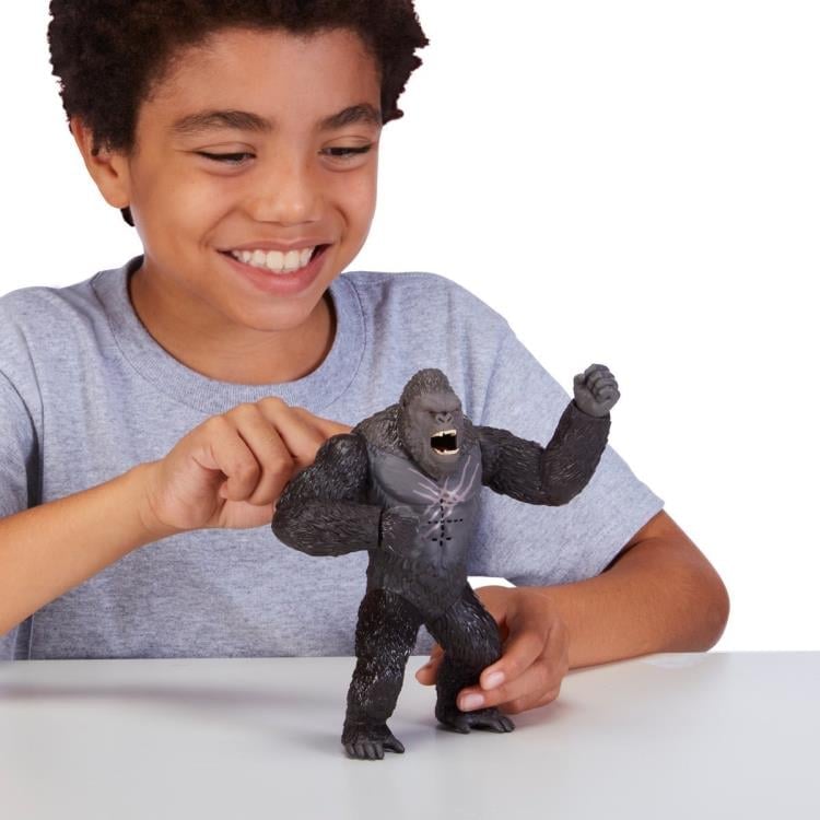 Godzilla x Kong: The New Empire Battle Roar Kong Deluxe Figure Gallery Image 4