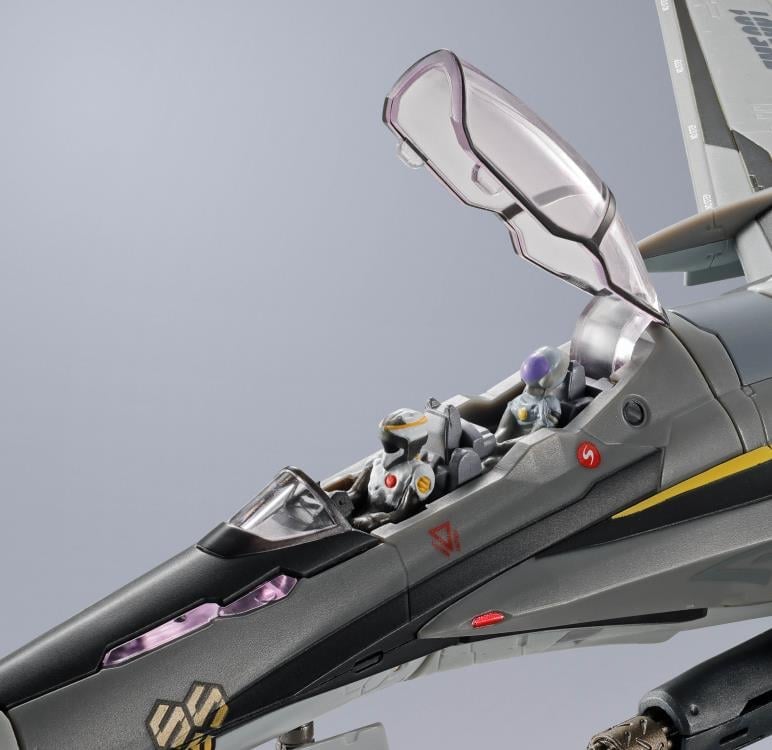 Macross Frontier DX Chogokin VF-25S Armored Messiah Valkyrie (Ozma Lee Machine Revival Ver.) Gallery Image 18