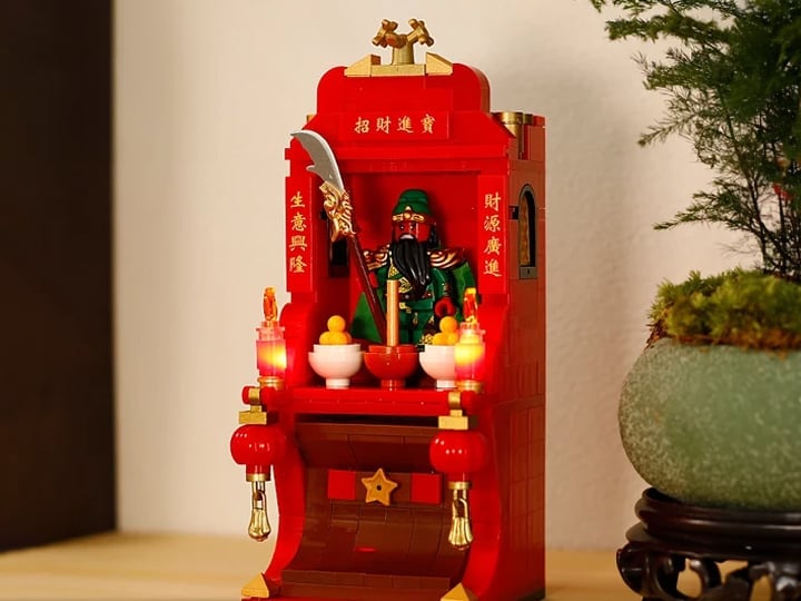 Three Kingdoms God of Wealth (Middle Great Guan Gong Ver.) Oblation Table Accessory Set Gallery Image 1