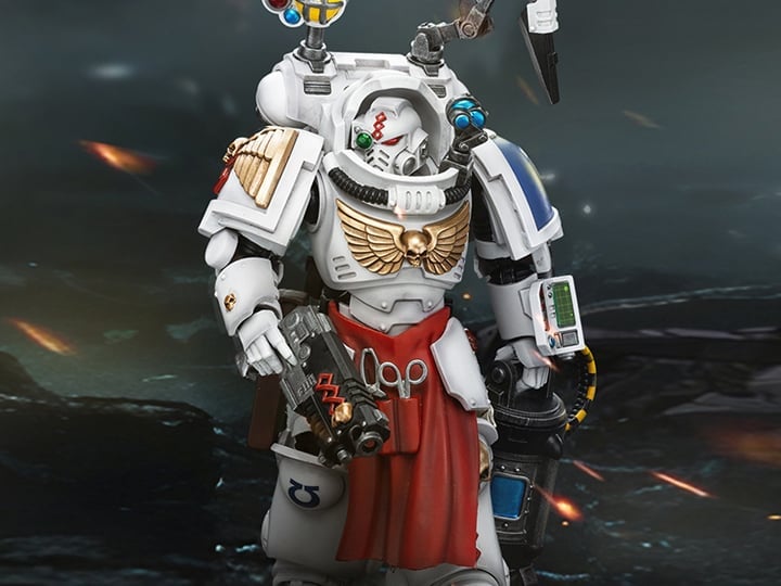 Warhammer 40K Ultramarines Apothecary Biologis 1/18 Scale Action Figure Gallery Image 1