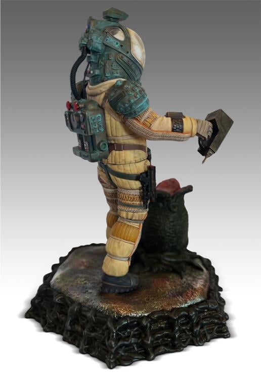 Alien Officer Kane 1/4 Scale Limited Edition Statue Gallery Image 9