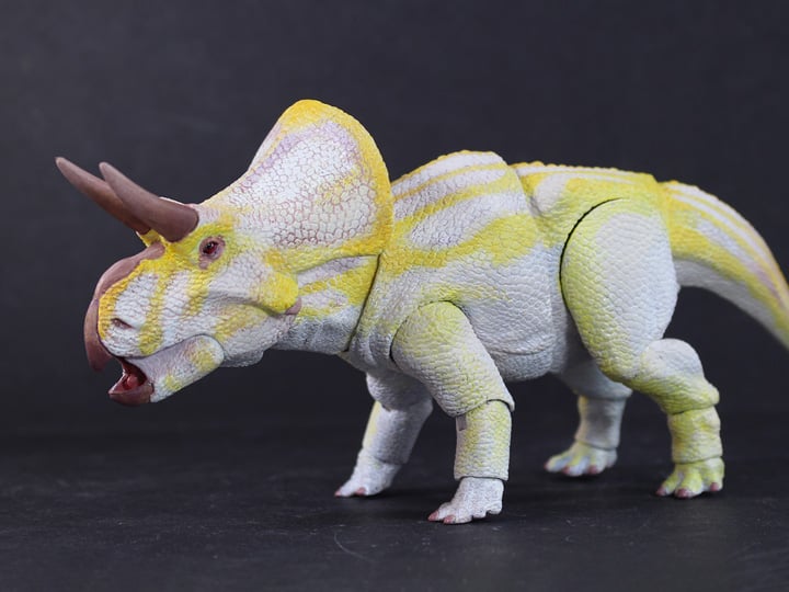 Beasts of the Mesozoic Ceratopsian Series Zuniceratops Christopheri (Albino Ver.) 1/18 Scale Action Figure Gallery Image 1