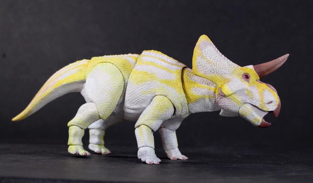 Beasts of the Mesozoic Ceratopsian Series Zuniceratops Christopheri (Albino Ver.) 1/18 Scale Action Figure Gallery Image 4