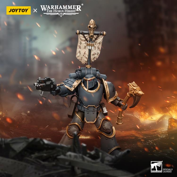 Warhammer: The Horus Heresy Space Wolves Grey Slayer Pack Grey Slayer with Legion Vexilla 1/18 Scale Action Figure Gallery Image 3