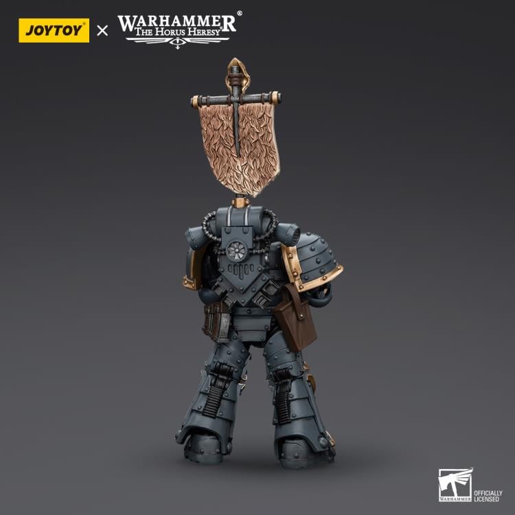 Warhammer: The Horus Heresy Space Wolves Grey Slayer Pack Grey Slayer with Legion Vexilla 1/18 Scale Action Figure Gallery Image 7