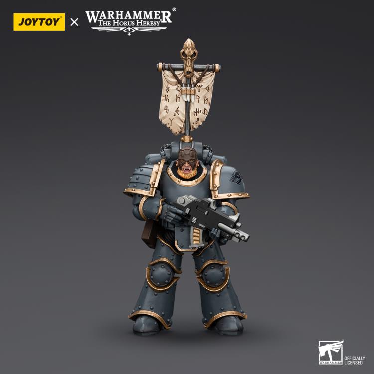Warhammer: The Horus Heresy Space Wolves Grey Slayer Pack Grey Slayer with Legion Vexilla 1/18 Scale Action Figure Gallery Image 4