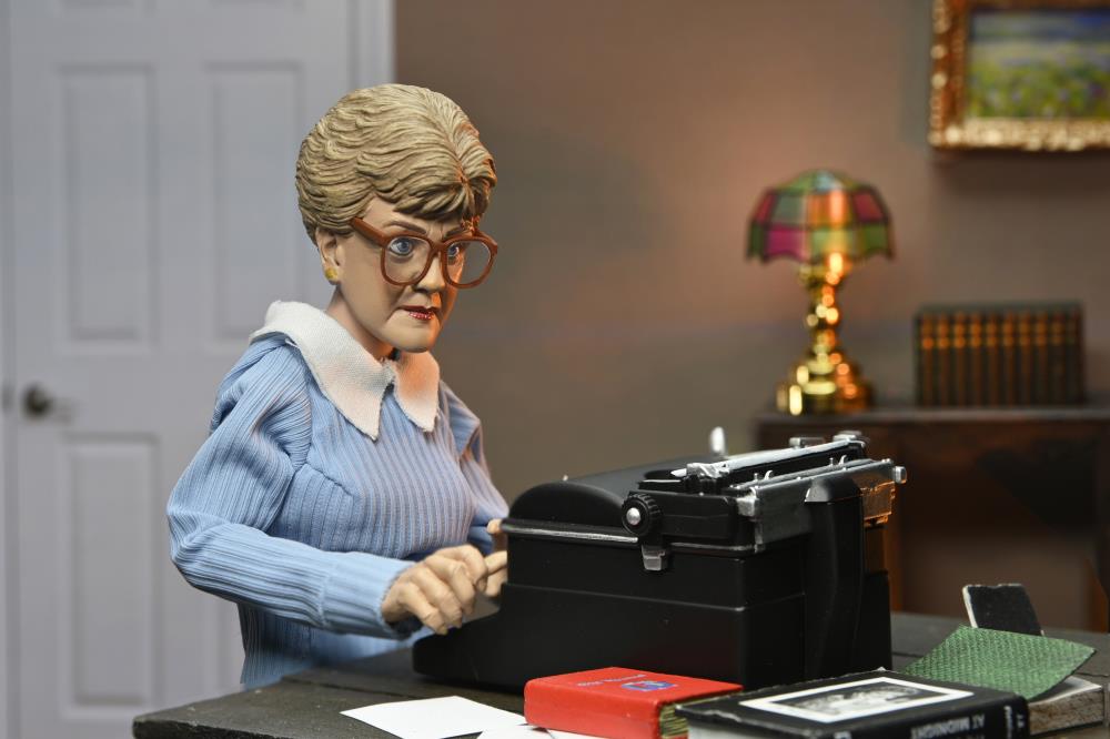 Murder, She Wrote Jessica Fletcher Clothed Action Figure Gallery Image 13