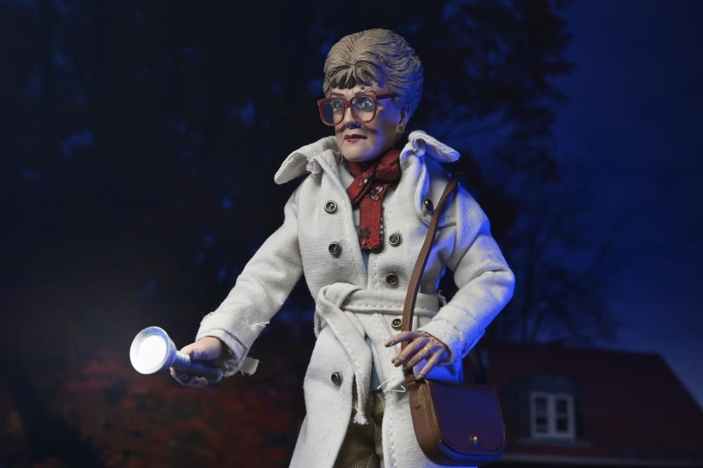 Murder, She Wrote Jessica Fletcher Clothed Action Figure Gallery Image 4