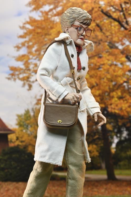 Murder, She Wrote Jessica Fletcher Clothed Action Figure Gallery Image 7